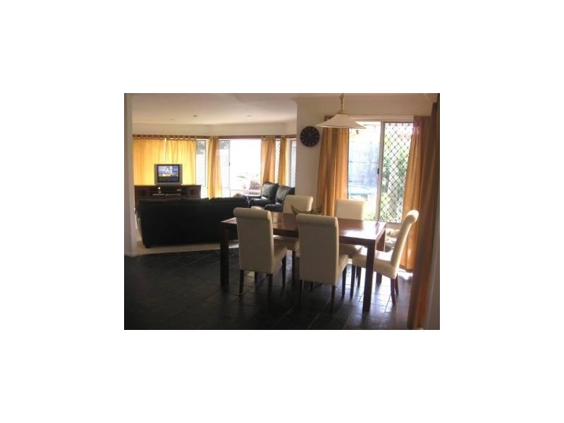 8 Maidstone Place, Parkwood QLD 4214