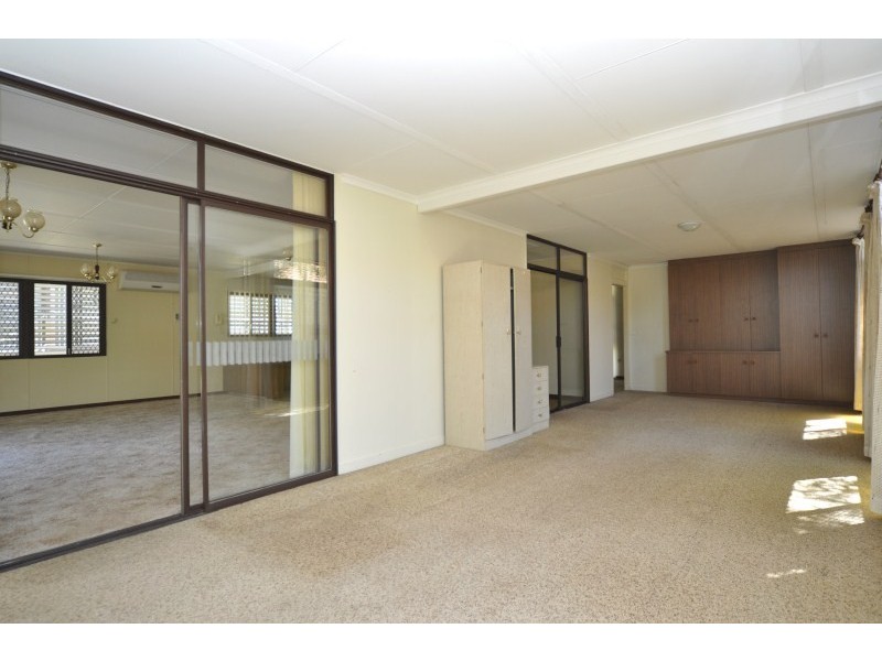 67 Errol Avenue, Paradise Point QLD 4216