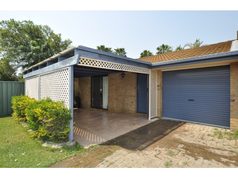 2/10 Telopea Street, Labrador QLD 4215