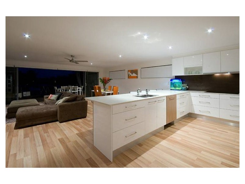 7 Wills Court, Paradise Point QLD 4216