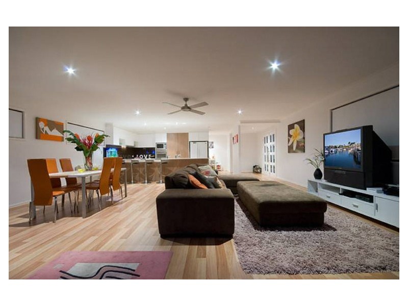 7 Wills Court, Paradise Point QLD 4216