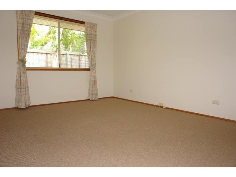 2/34 Nankeen Avenue, Paradise Point QLD 4216