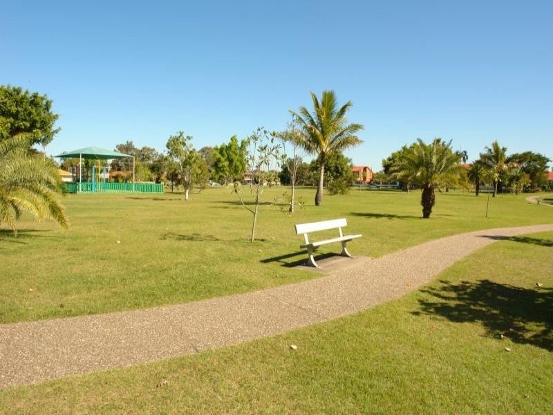 2/34 Nankeen Avenue, Paradise Point QLD 4216