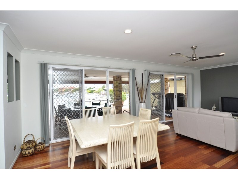 212 Bayview Street, Runaway Bay QLD 4216