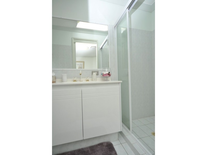 212 Bayview Street, Runaway Bay QLD 4216