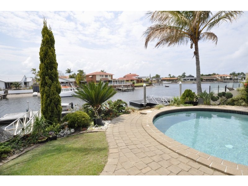 6 Erave Avenue, Runaway Bay QLD 4216