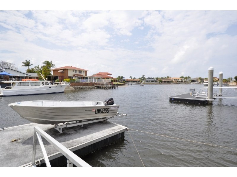 6 Erave Avenue, Runaway Bay QLD 4216