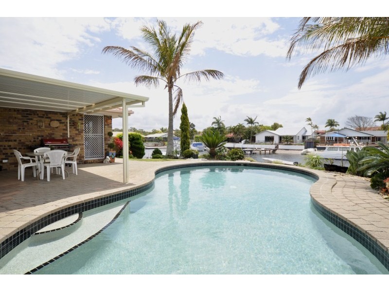 6 Erave Avenue, Runaway Bay QLD 4216