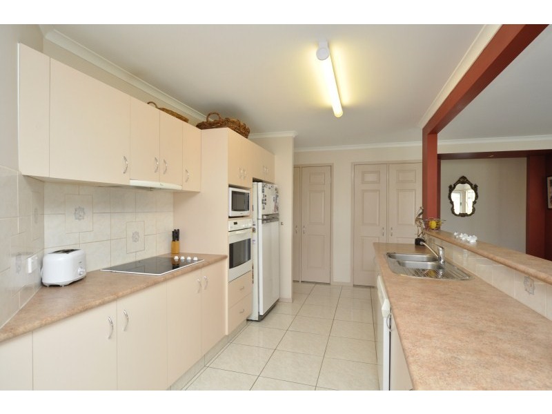 6 Erave Avenue, Runaway Bay QLD 4216