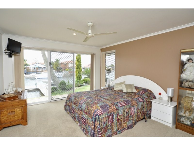 6 Erave Avenue, Runaway Bay QLD 4216