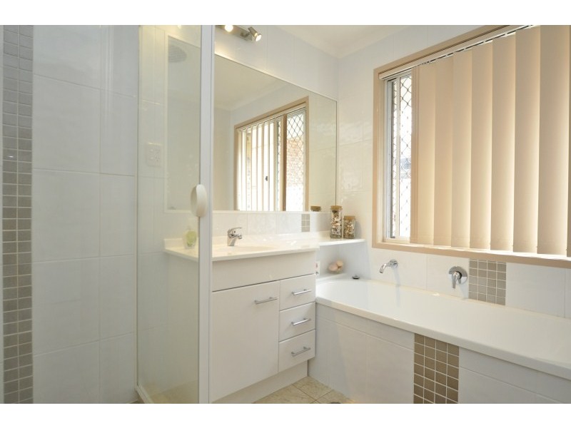 6 Erave Avenue, Runaway Bay QLD 4216