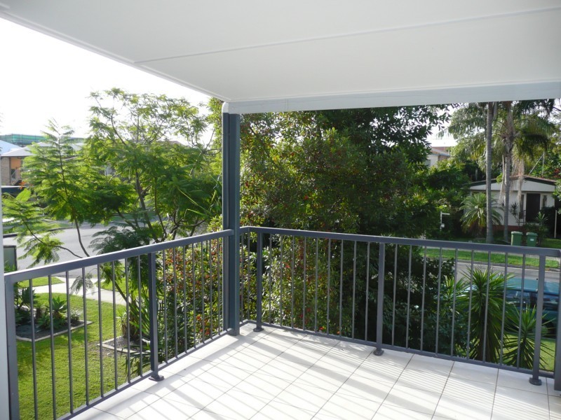 7/29 Proud Street, Labrador QLD 4215