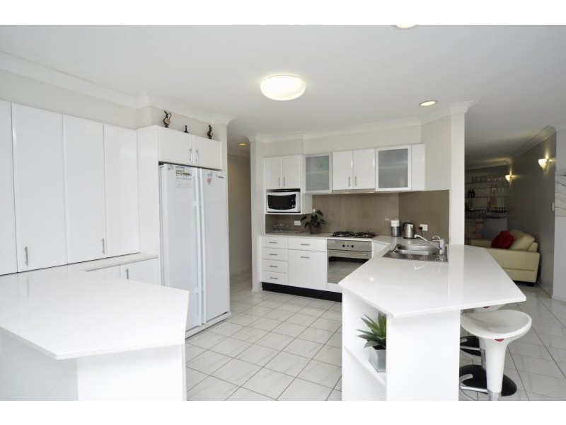 9 Seabreeze Street, Paradise Point QLD 4216