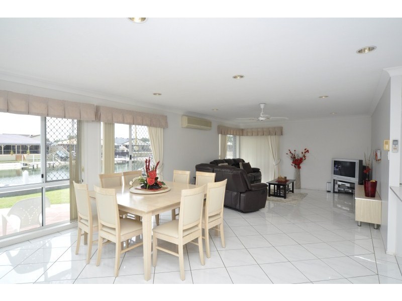 9 Seabreeze Street, Paradise Point QLD 4216