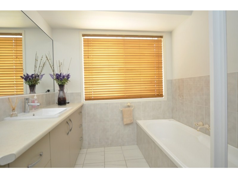 9 Seabreeze Street, Paradise Point QLD 4216