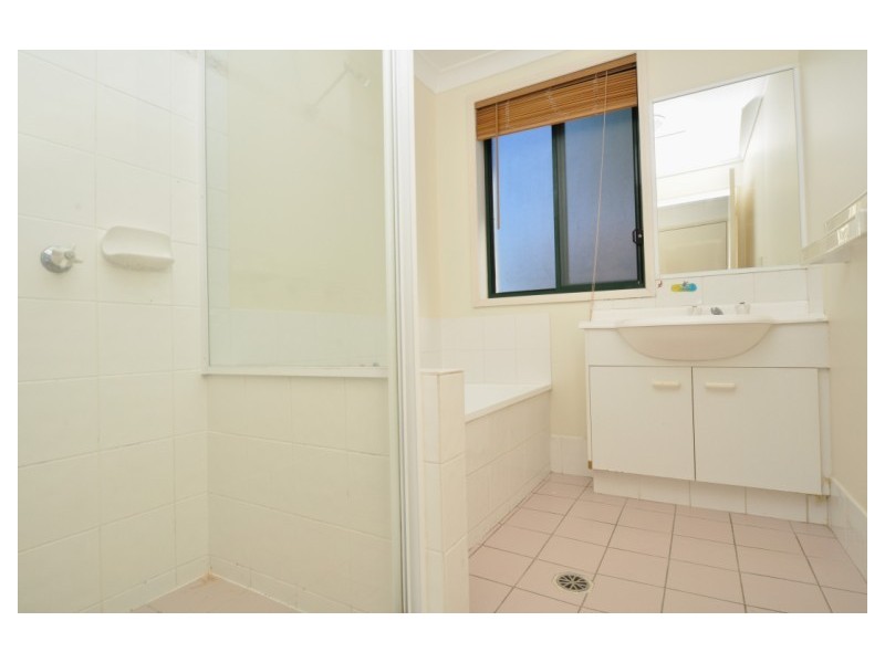 66 Marble Arch Place, Arundel QLD 4214