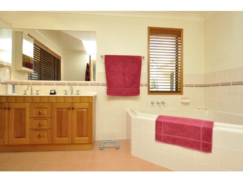 1639 Riverdale Drive, Hope Island QLD 4212