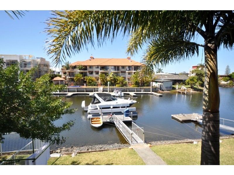 4/73 Bayview Street, Runaway Bay QLD 4216