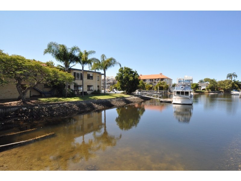 4/73 Bayview Street, Runaway Bay QLD 4216