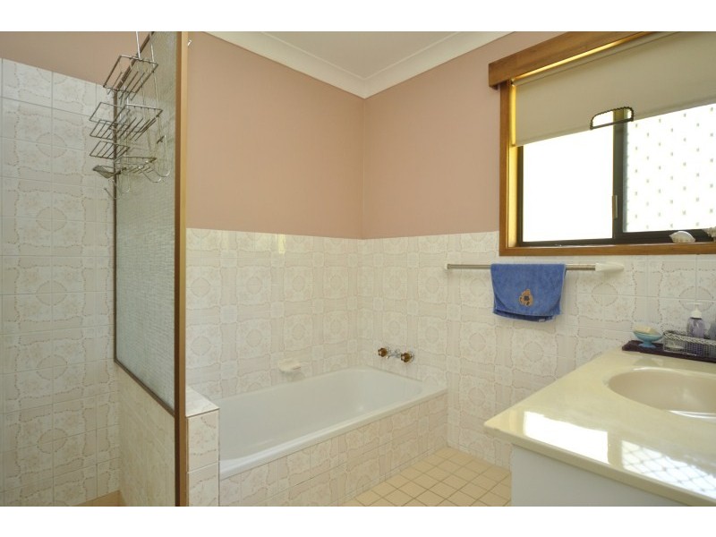 4 Sunbird Avenue, Paradise Point QLD 4216