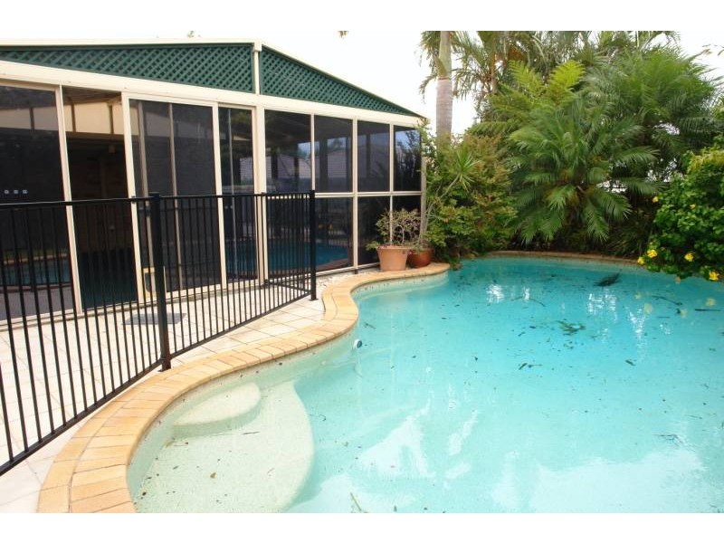 4 Maidstone Place, Parkwood QLD 4214