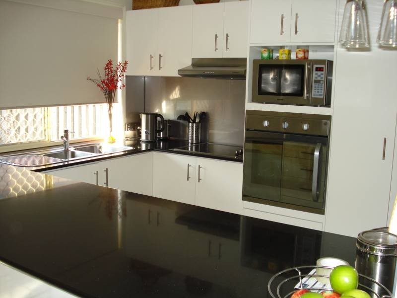 6 County Close, Parkwood QLD 4214