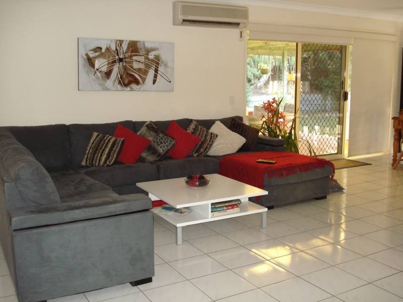 6 County Close, Parkwood QLD 4214