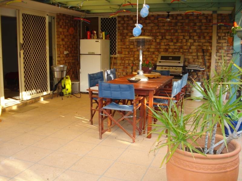 6 County Close, Parkwood QLD 4214