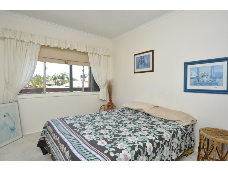 84 Poinsettia Avenue, Runaway Bay QLD 4216