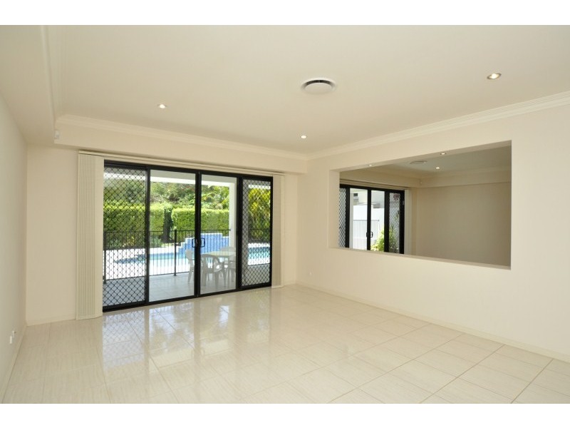 1018 Lakeview Terrace, Benowa QLD 4217