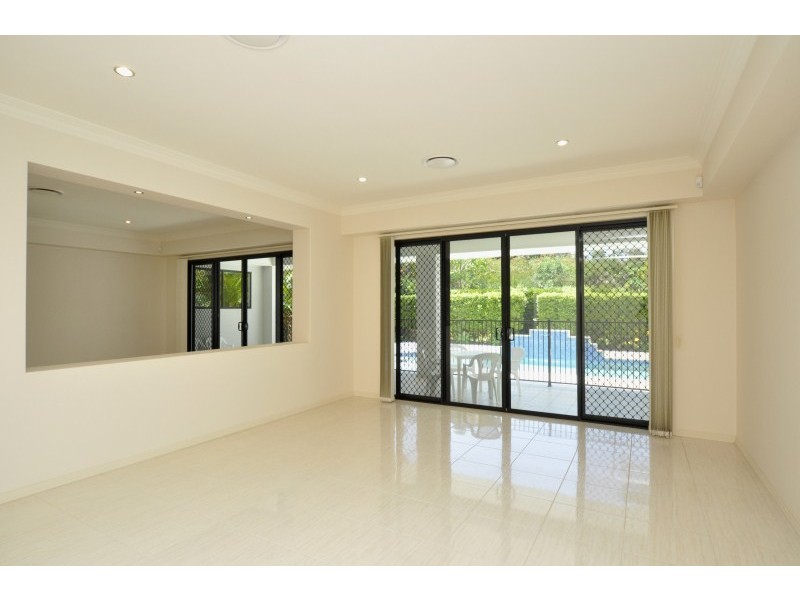 1018 Lakeview Terrace, Benowa QLD 4217