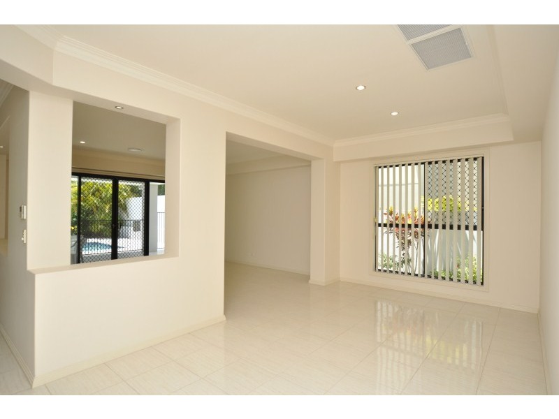 1018 Lakeview Terrace, Benowa QLD 4217