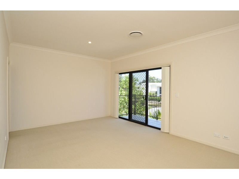 1018 Lakeview Terrace, Benowa QLD 4217
