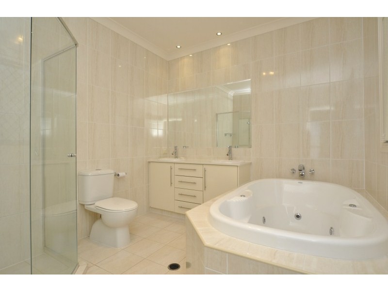 1018 Lakeview Terrace, Benowa QLD 4217