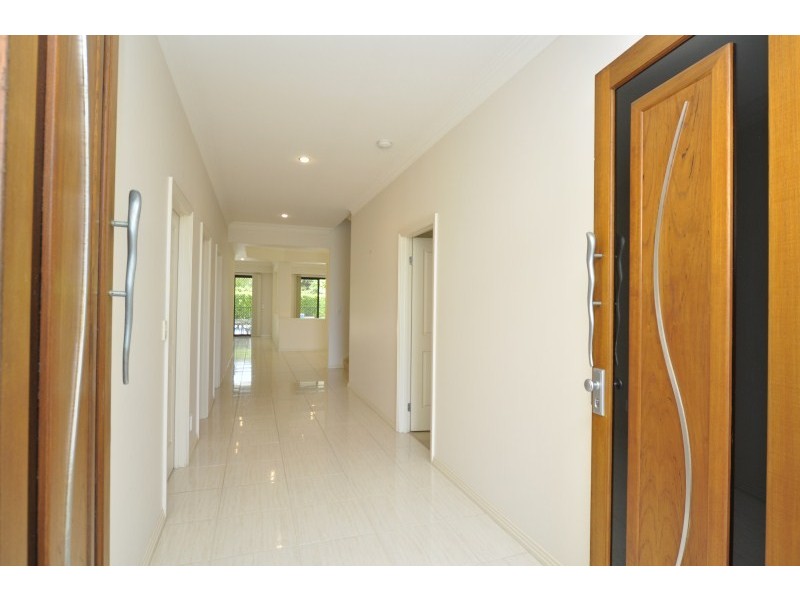 1018 Lakeview Terrace, Benowa QLD 4217