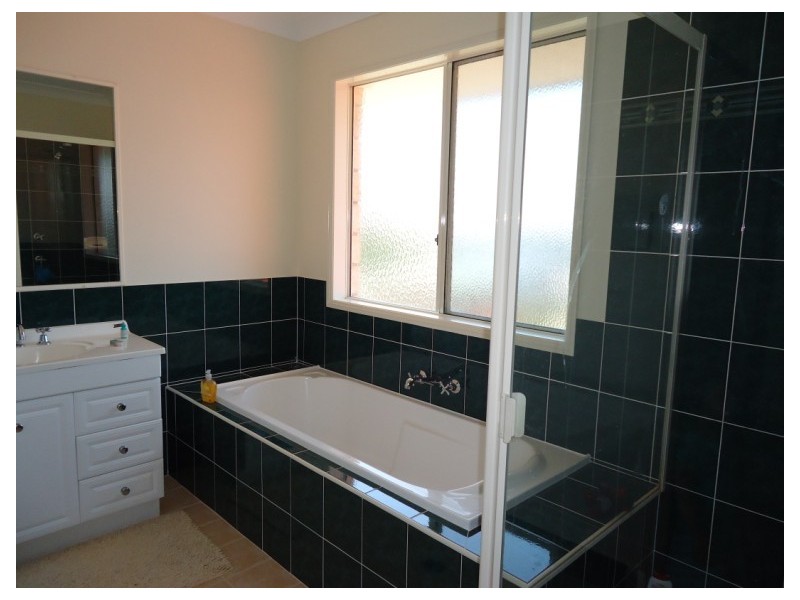 12 Tara Vista Boulevarde, Highland Park QLD 4211