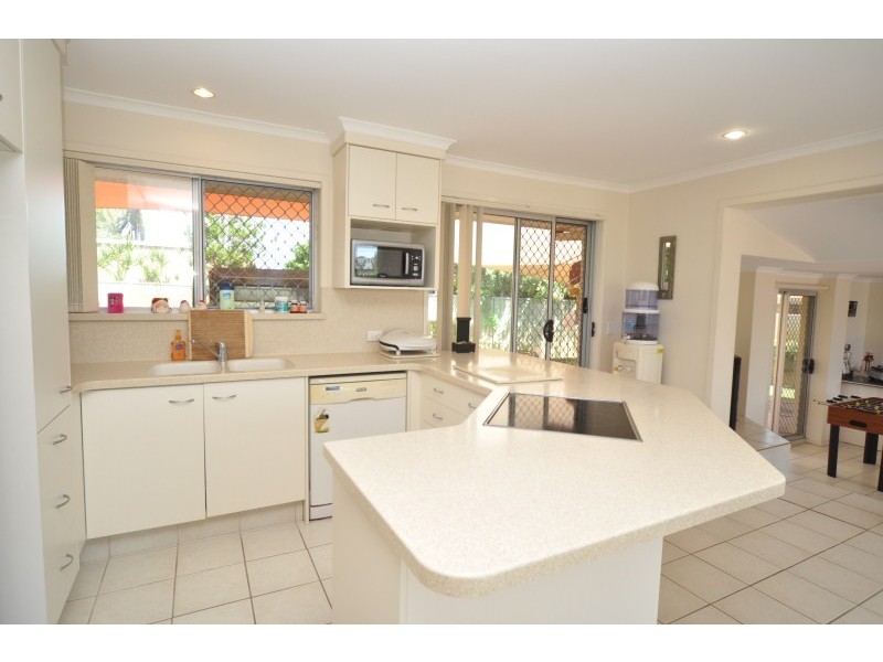 36 Sunbird Avenue, Paradise Point QLD 4216
