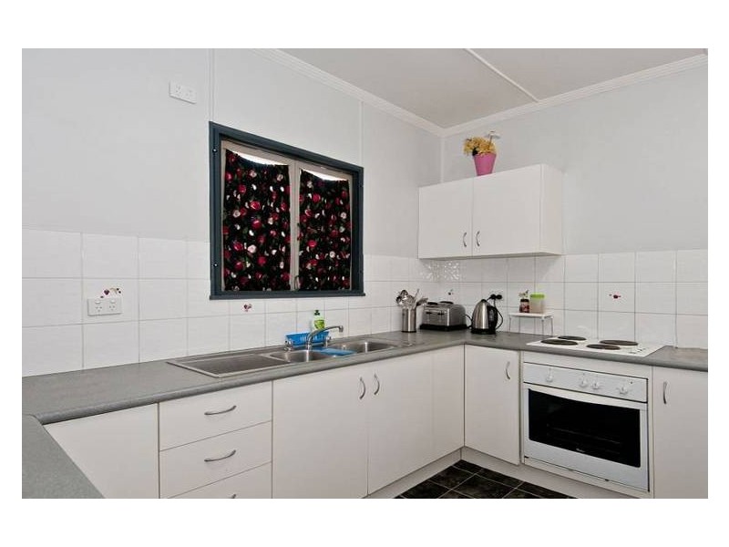 41 Victor Avenue, Paradise Point QLD 4216