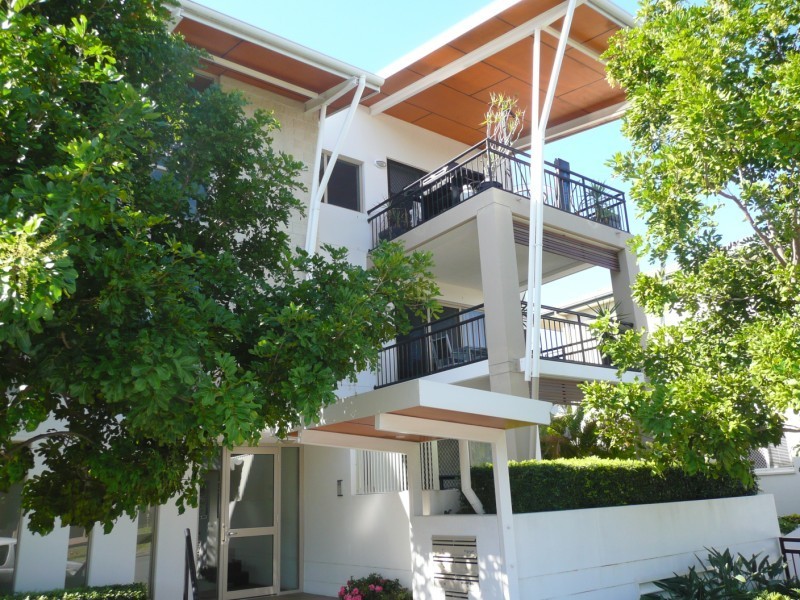 4/2 Oleander Avenue, Biggera Waters QLD 4216