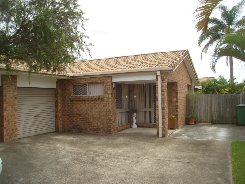 2/4 Stephanie Court, Labrador QLD 4215