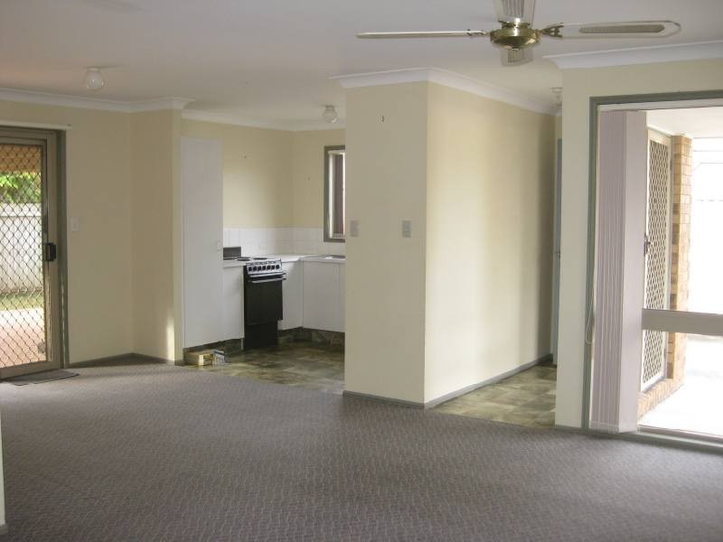 2/4 Stephanie Court, Labrador QLD 4215