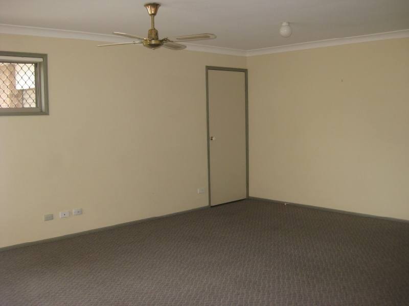 2/4 Stephanie Court, Labrador QLD 4215