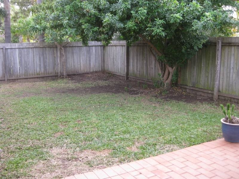2/4 Stephanie Court, Labrador QLD 4215