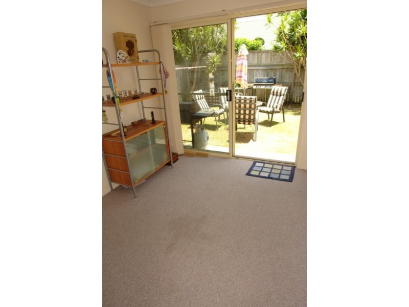 2/21 Crystal Reef Drive, Coombabah QLD 4216