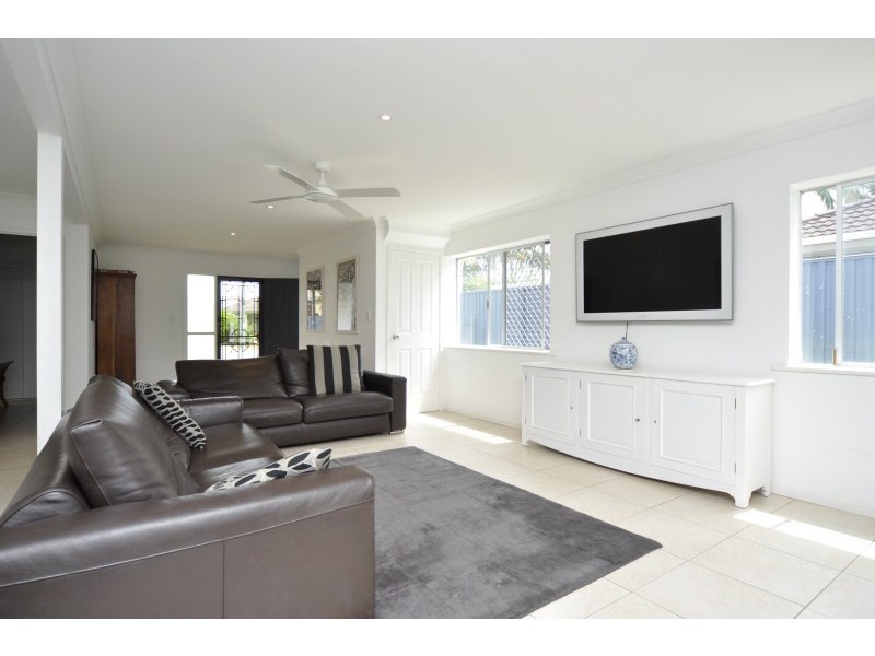 23 Rouen Avenue, Paradise Point QLD 4216