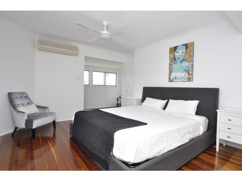 23 Rouen Avenue, Paradise Point QLD 4216