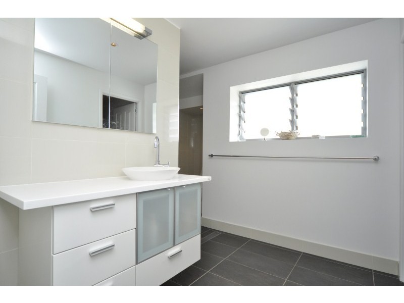 23 Rouen Avenue, Paradise Point QLD 4216