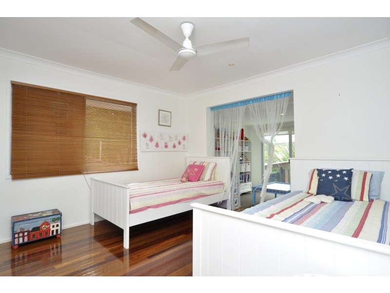 23 Rouen Avenue, Paradise Point QLD 4216