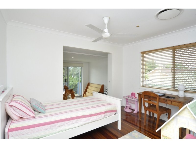 23 Rouen Avenue, Paradise Point QLD 4216