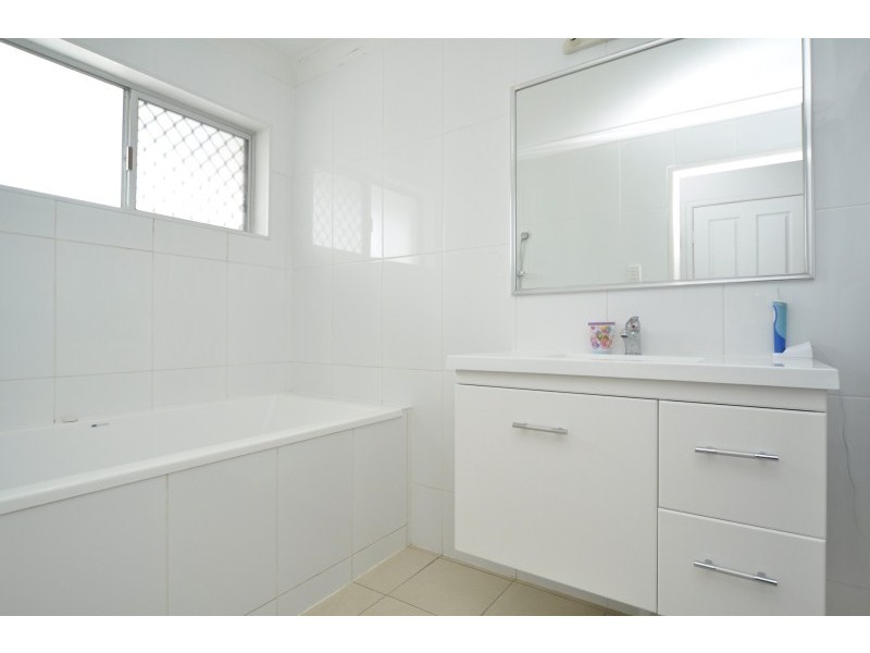 23 Rouen Avenue, Paradise Point QLD 4216